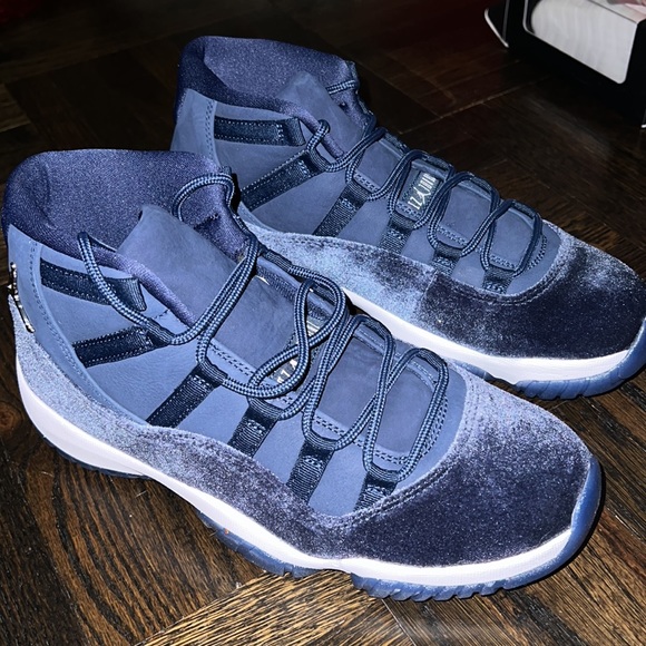 Wmns Air Jordan 11 Retro 'Navy Velvet' - Picture 9 of 11